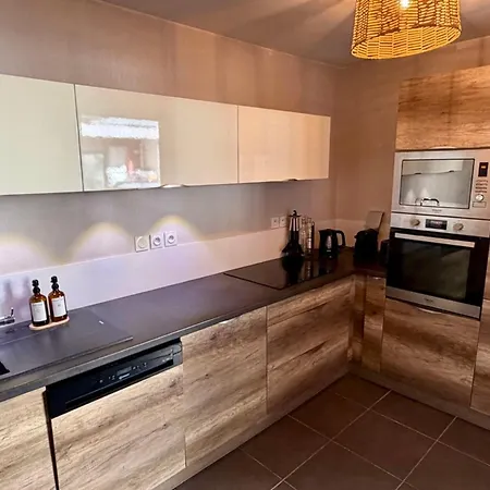 Modern 3-bedroom For 7 With Terrace & Parking 10min * لو لا فاندو