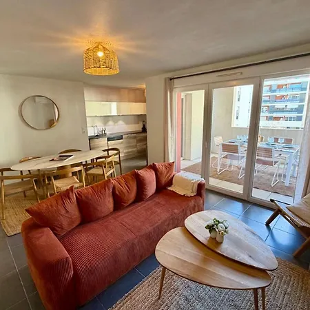 Modern 3-bedroom For 7 With Terrace & Parking 10min *