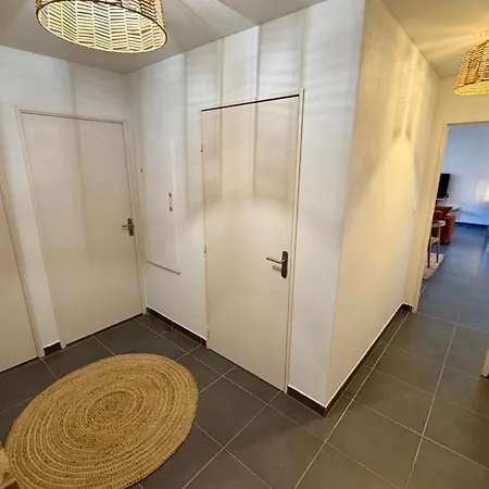 Modern 3-bedroom For 7 With Terrace & Parking 10min * لو لا فاندو