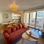 Modern 3-bedroom For 7 With Terrace & Parking 10min *