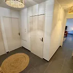 Modern 3-bedroom For 7 With Terrace & Parking 10min * Le Lavandou