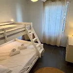 Modern 3-bedroom For 7 With Terrace & Parking 10min