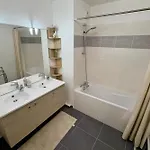 Modern 3-bedroom For 7 With Terrace & Parking 10min * Le Lavandou