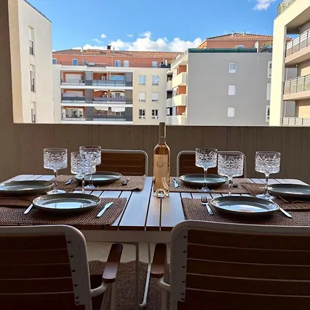 Modern 3-bedroom For 7 With Terrace & Parking 10min * Le Lavandou