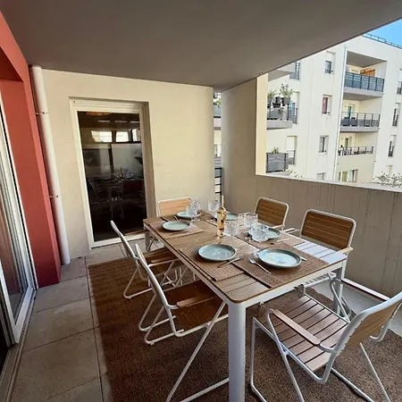 Nyaraló Modern 3-bedroom For 7 With Terrace & Parking 10min *