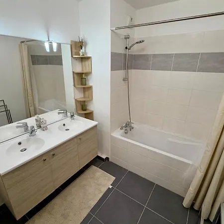 Modern 3-bedroom For 7 With Terrace & Parking 10min * 勒拉旺杜
