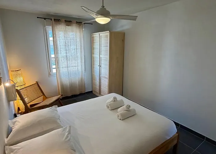 Nyaraló Modern 3-bedroom For 7 With Terrace & Parking 10min