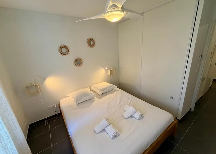 Modern 3-bedroom For 7 With Terrace & Parking 10min * Le Lavandou