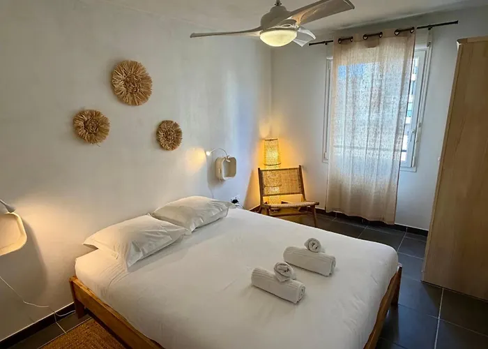 Nyaraló Modern 3-bedroom For 7 With Terrace & Parking 10min