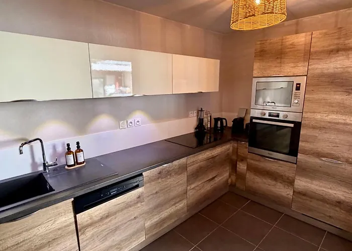 Modern 3-bedroom For 7 With Terrace & Parking 10min * Le Lavandou