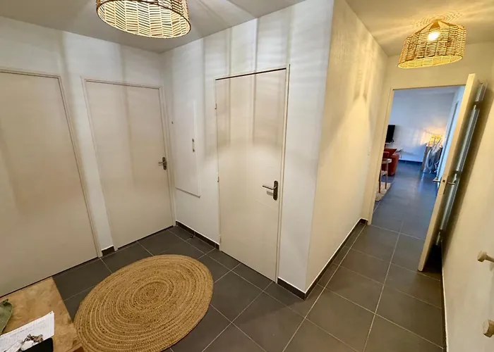 Modern 3-bedroom For 7 With Terrace & Parking 10min * Le Lavandou