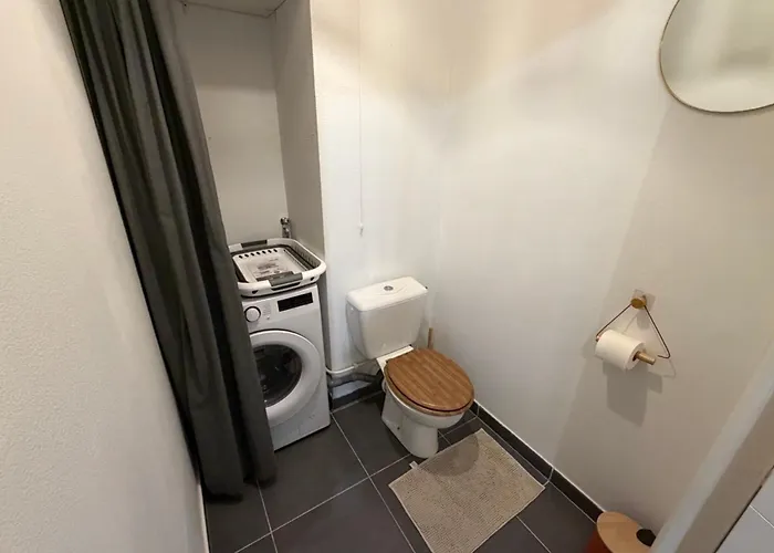 Modern 3-bedroom For 7 With Terrace & Parking 10min Nyaraló *